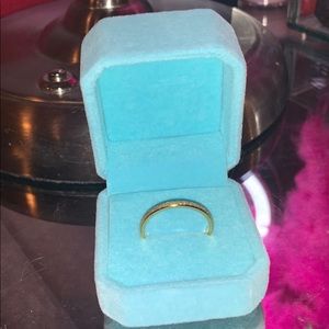 Gold plated ring with sparkly details💛